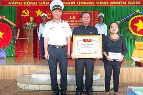 Vùng 2 Hải quân tổ chức nhiều hoạt động tri ân người có công, gia đình chính sách
