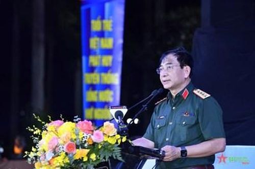Biết ơn, tự hào và nguyện sống xứng đáng với sự hy sinh cao cả của các thế hệ đi trước (*)