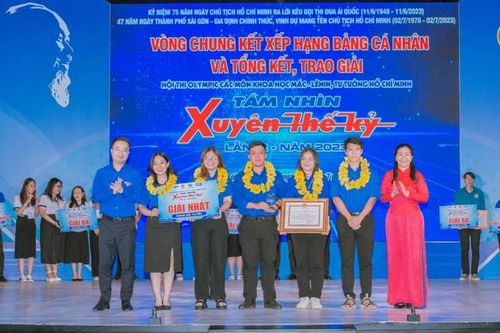 Trương Văn Hoài Khanh giành Quán quân cuộc thi 'Tầm nhìn xuyên thế kỷ'