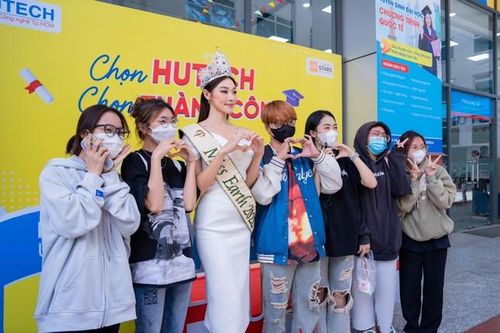 Miss Earth 2022 Mina Sue Choi: 'Bạn trẻ cần thích nghi với cuộc sống đang biến động không ngừng'