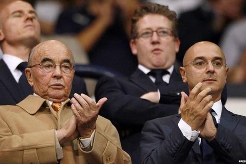 Ông chủ Joe Lewis bị truy tố, Tottenham càng đối mặt mùa giải khó khăn