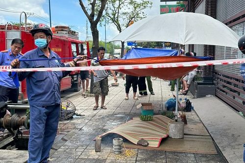 Nhóm nhân viên vệ sinh kẹt dưới cống, 1 người chết, 4 người bị thương