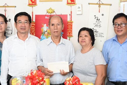 Đoàn lãnh đạo TPHCM thăm gia đình chính sách tiêu biểu tại TP Thủ Đức