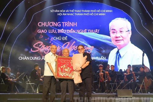 Nhạc sĩ Phạm Minh Tuấn 'nương' vào âm nhạc để sống và ước vọng