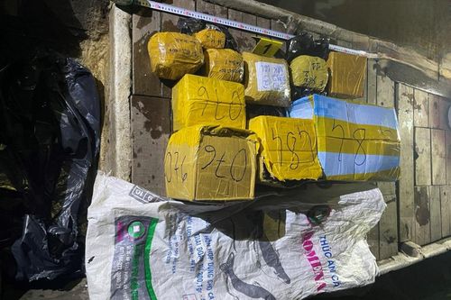 Công an An Giang bắt vụ vận chuyển trái phép 19 kg kim loại nghi là vàng