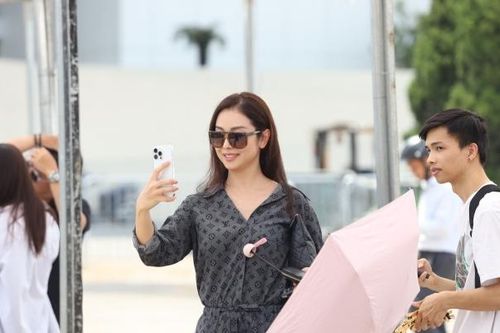 Không khí nhộn nhịp trước show trình diễn của nhóm nhạc Blackpink