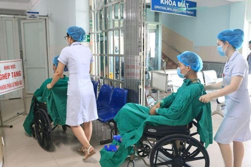 Người cha hiến thận cứu con trai thoát khỏi đau đớn bệnh tật