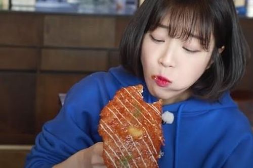 Ngoại hình nhỏ nhắn của cô gái ăn khỏe nhất Hàn Quốc