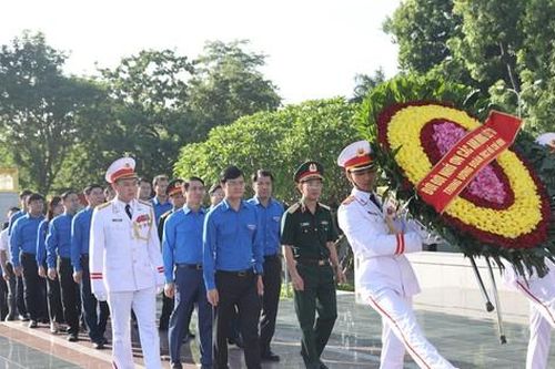 T.Ư Đoàn dâng hương tưởng niệm các Anh hùng liệt sĩ