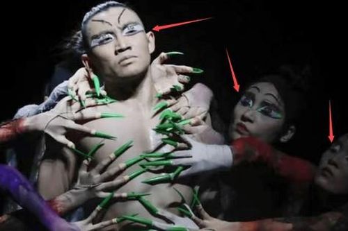 Vũ đạo mới gây sốc, bị cho là tục tĩu của Dương Lệ Bình