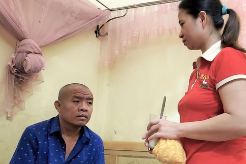 Người phụ nữ ở Thanh Hóa hiến thận, giữ mạng sống cho chồng