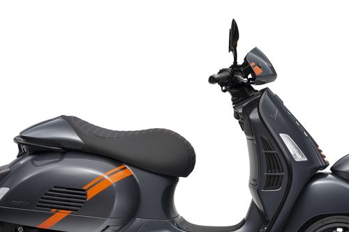 Vespa GTV 2023 giá 160 triệu thách thức Honda SH 350i tại Việt Nam