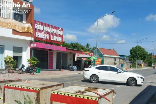 Cấm đường ven biển đoạn qua TX. Cửa lò, phương tiện vận tải 'lạc lối', người dân bức xúc