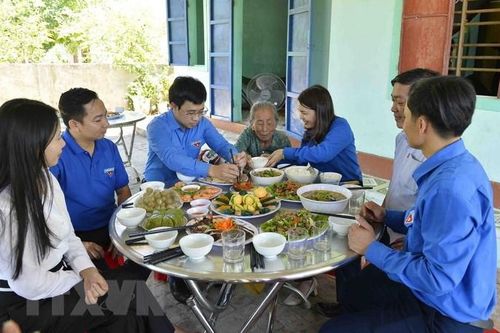 Bữa cơm gia đình ấm tình lòng Mẹ - hoạt động thiết thực và ý nghĩa
