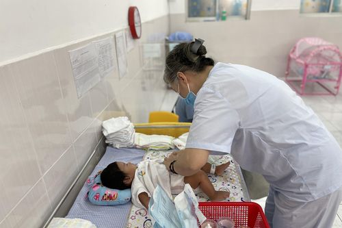 TP Hồ Chí Minh: Khám sức khỏe miễn phí cho những trẻ được sinh trong tâm dịch COVID-19
