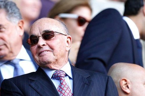Ông chủ tỷ phú đội bóng Tottenham bị buộc tội giao dịch nội gián