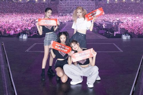 Cận kề concert BLACKPINK, nhiều người vẫn 'chạy đôn chạy đáo' bán lại vé rẻ