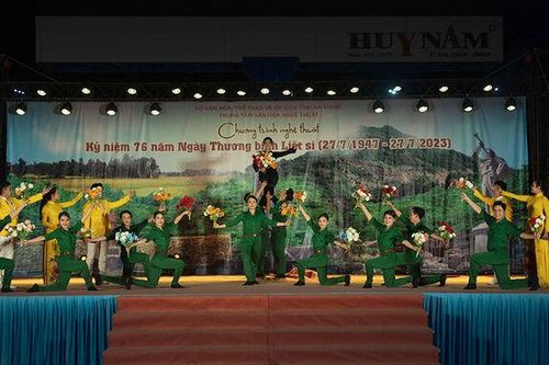Biểu diễn Chương trình nghệ thuật kỷ niệm 76 năm Ngày Thương binh - Liệt sĩ (27/7/1947 – 27/7/2023)