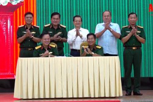 Bàn giao chức vụ Chỉ huy trưởng Bộ Chỉ huy Quân sự tỉnh An Giang