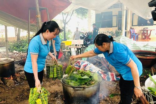 Gói 600 đòn bánh tét tặng gia đình chính sách