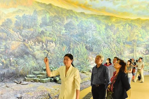 Bài 3: Dấu ấn thời đại Hồ Chí Minh