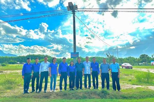Đoàn Khối doanh nghiệp tỉnh Khánh Hòa: Khánh thành công trình thanh niên Thắp sáng đường quê tại xã Cam Thành Nam