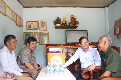 Kỷ niệm 76 năm Ngày Thương binh - Liệt sĩ (27-7-1947 - 27-7-2023) Quan tâm thực hiện tốt chính sách người có công