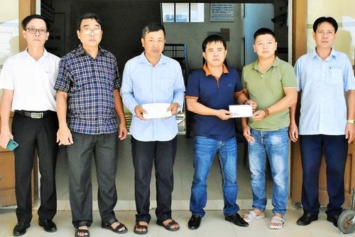 Thăm hỏi, động viên các nạn nhận trong vụ lật xe khách trên cao tốc La Sơn - Túy Loan