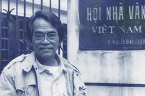 Hoàng Phủ Ngọc Tường đã 'về ngủ dưới khung trời cỏ hoa'
