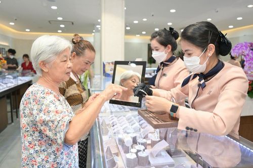 Vàng Phú Nhuận báo lãi hơn nghìn tỷ nửa đầu năm, cổ phiếu PNJ phục hồi 16%