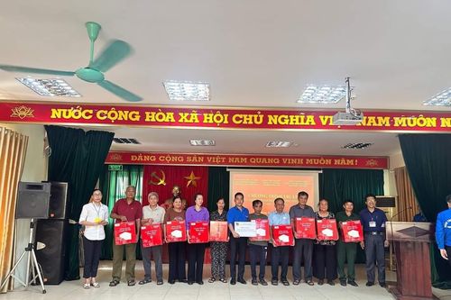 Đoàn Thanh niên Công ty CP Xà Phòng Hà Nội tri ân các anh hùng liệt sĩ