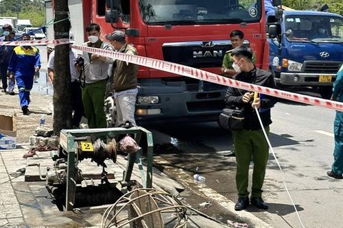 TP.HCM: Năm công nhân công ty thoát nước gặp nạn, một người tử vong