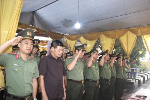 Đoàn đại biểu Viện Khoa học và công nghệ dâng hương, tri ân các Anh hùng - Liệt sĩ