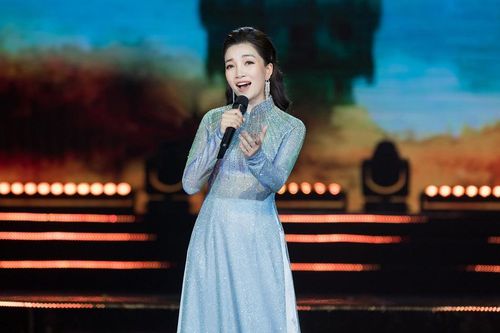 Phạm Thu Hà thăng hoa với ca khúc âm hưởng cổ điển