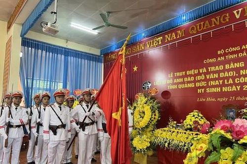 Tổ chức Lễ truy điệu và trao bằng Tổ quốc ghi công cho thân nhân Liệt sĩ Đỗ Anh Đào