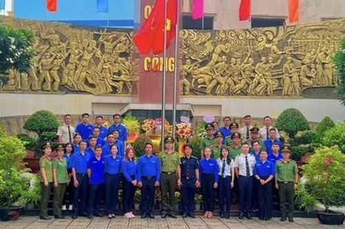 Công an Cửa khẩu Cảng HKQT Tân Sơn Nhất tổ chức nhiều hoạt động ý nghĩa nhân dịp 27-7