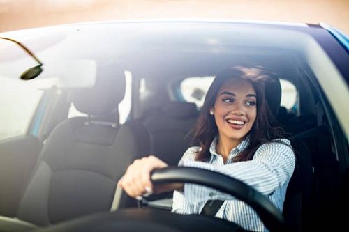 Những kinh nghiệm giúp phụ nữ lái ô tô an toàn