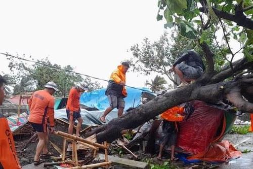 Siêu bão Doksuri đổ bộ Philippines, hàng nghìn hộ dân bị mất điện
