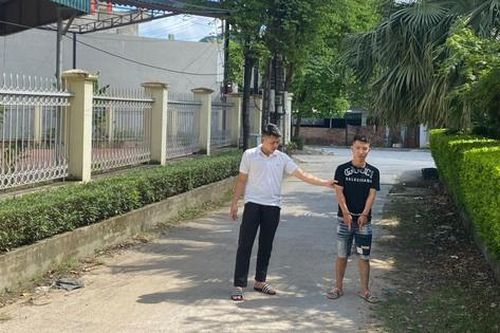 Quảng Ninh: Thiếu tiền tiêu xài, 2 thanh niên rủ nhau đi cướp giật của người già