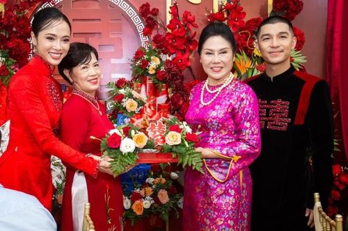Vũ Ngọc Anh làm đám hỏi với Cường Seven