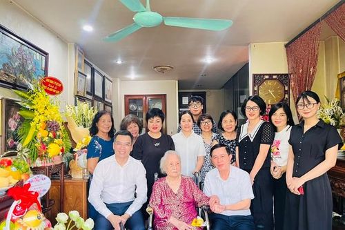 Hội Thầy thuốc trẻ Việt Nam thăm hỏi gia đình Liệt sĩ, Bác sĩ Đặng Thùy Trâm
