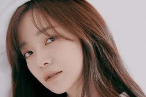 Không chỉ phim mới, Kim Sejeong còn sắp trở lại với tư cách ca sĩ sau 2 năm