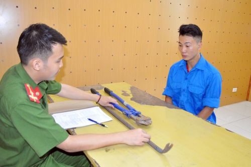 Mới ra tù 1 tháng đã liên tiếp 'thăm' các cơ sở thờ tự