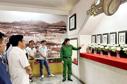 Người 'kết nối' du khách trở về quá khứ hào hùng ở Ngã ba Đồng Lộc