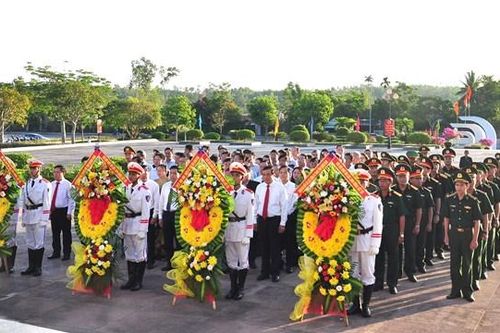 Lãnh đạo tỉnh Quảng Nam viếng hương tri ân các Mẹ Việt Nam Anh hùng, Anh hùng Liệt sĩ