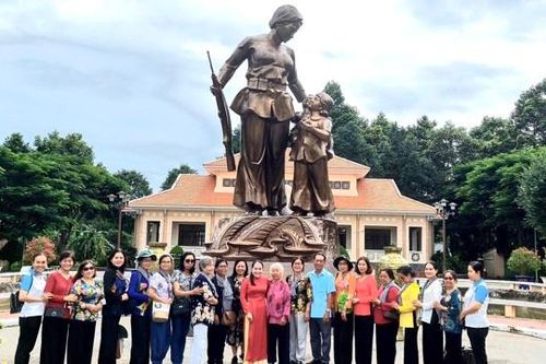 Đổi thay trên quê hương 'Người mẹ cầm súng'