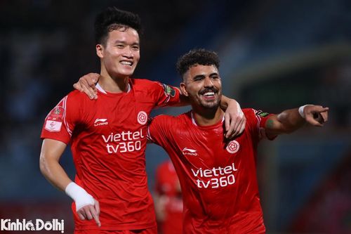 Hoàng Đức tỏa sáng trong ngày đầu tiên V-League áp dụng VAR