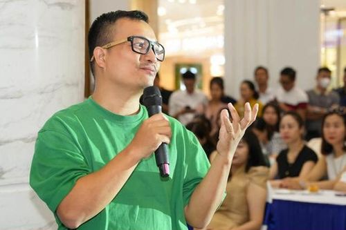Nhạc sĩ Lưu Quang Minh làm show nghệ thuật trình diễn trên sông