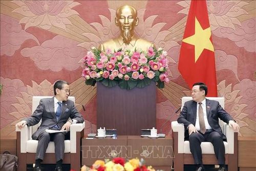 Chủ tịch Quốc hội tiếp Cố vấn đặc biệt của Nội các Chính phủ Nhật Bản