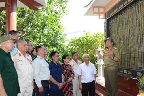Chiều tháng Bảy trên đồi Dương Lâm